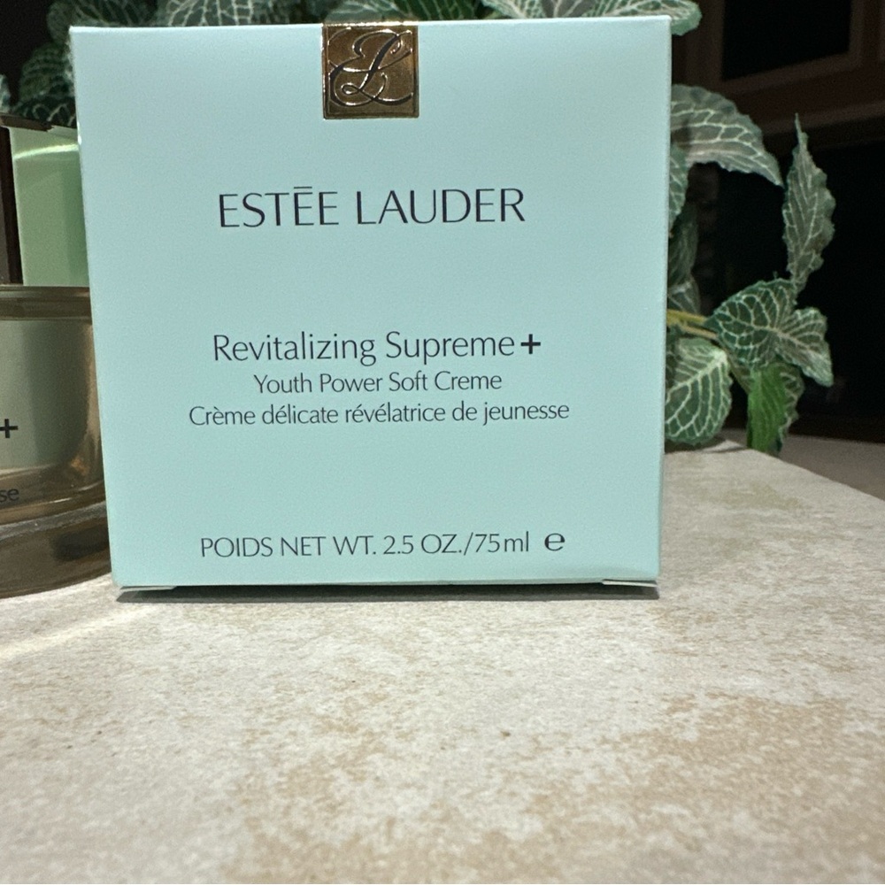 Estee Lauder Revitalizing Supreme+ Creme - 2.5 Oz/ 75 Ml - Picture 3 of 6